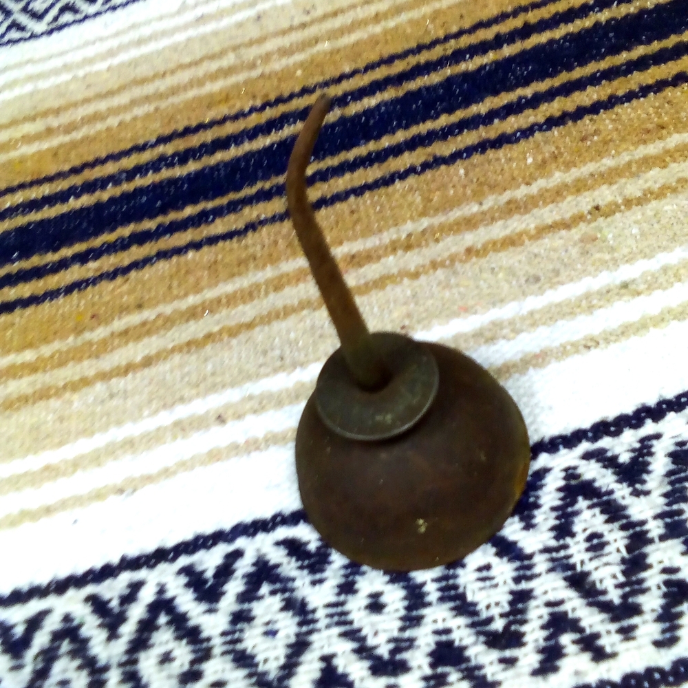 VINTAGE OIL CAN WITH TWIST OFF